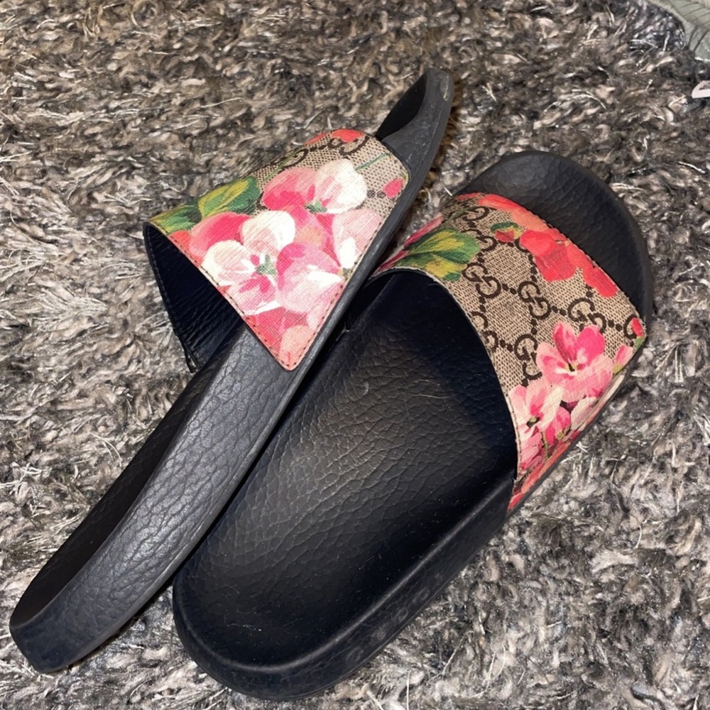 Gucci floral slides with dust bag and box